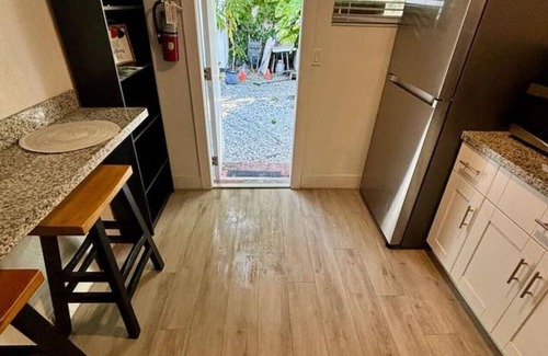 Midtown Apartment | Private & Centrally located, parking, laundry