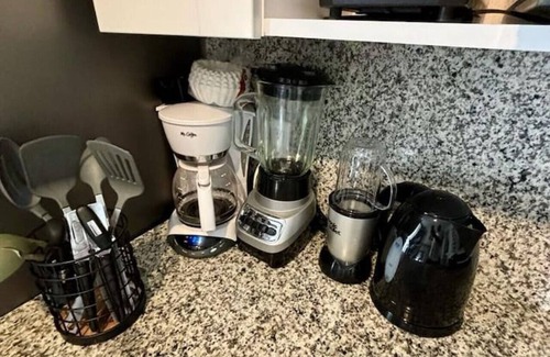 Midtown Apartment | Private & Centrally located, parking, laundry