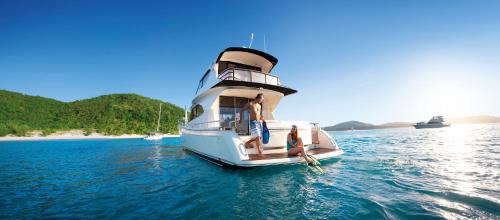 Airlie Beach Boat Rental | Private Charter - Ocean Free