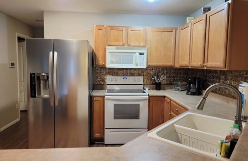 Meridian House | Private Clean Townhome with Attached Garage