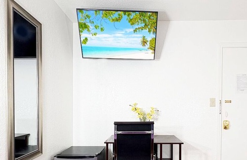 Wetmore Apartment | Private Comfort Bedroom with WiFi, AC in welcoming San Antonio