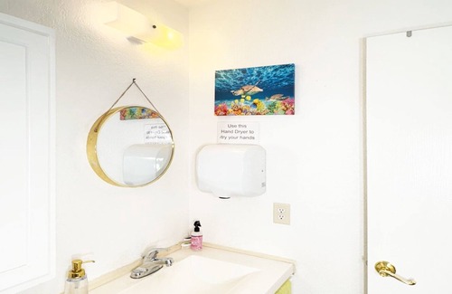 Wetmore Apartment | Private Comfort Bedroom with WiFi, AC in welcoming San Antonio