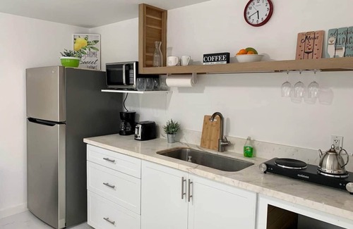 South Palm Park Neighborhood Association Cottage | Private Cottage Lake Worth Beach/Palm Beach