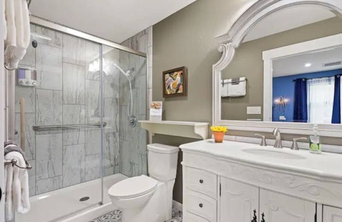 Burnet Cabin | Private Country Setting near Two Constant Level Lakes! Shuffleboard & Pool Table