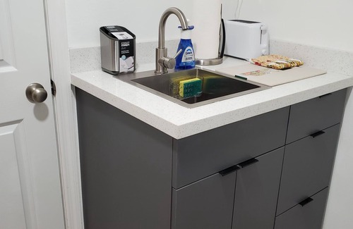 Bearss Plaza Apartment | Private Cozy Suite!