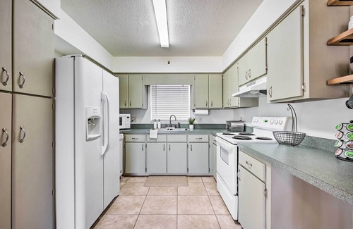 Summerfield House | Private Dock + Grill: Sunny Lake Weir Retreat!