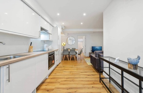 Tufnell Park Apartment | Private En-Suite 3-Bedroom Flat in Tufnell Park