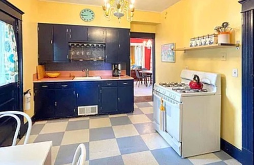 Beloit Apartment | Private Entire Apartment near Beloit College