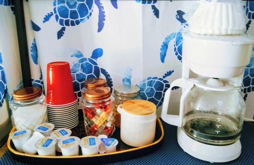 Riviera Beach House | Private Entrance Guest Suite with kitchen & Bathroom in charming West Palm Beach