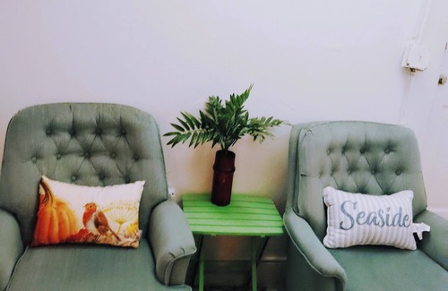 Riviera Beach House | Private Entrance Guest Suite with kitchen & Bathroom in charming West Palm Beach