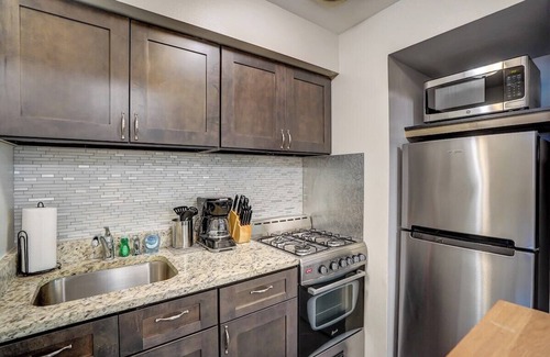 West Allis Apartment | Private entrance. Free Parking. Near Medical Cente