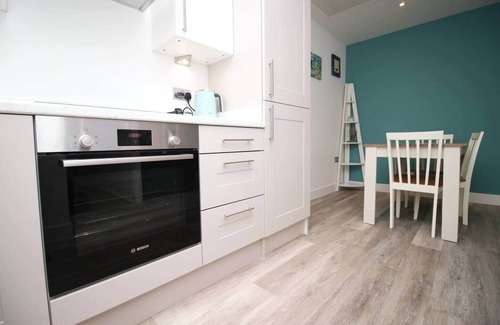 West Cliff Apartment | Private entrance Maisonette, near Beach & Bars!