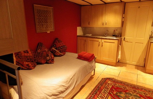 Abergavenny Apartment | Private Entrance with self check in