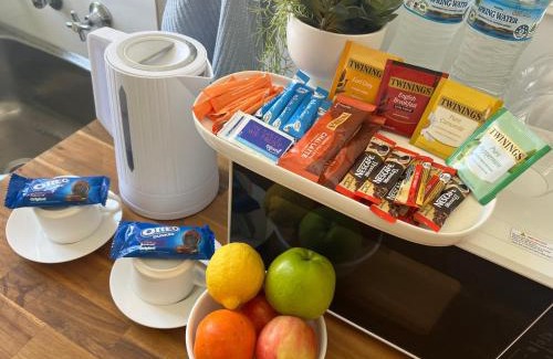 Westmeadows Apartment | Private Entry Guest Suite- 6 minutes to Airport