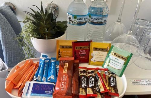 Westmeadows Apartment | Private Entry Guest Suite- 6 minutes to Airport