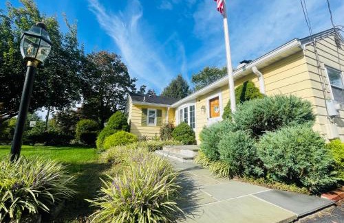 Princeton Resort | Private Estate, Walk to Princeton Downtown, 3-Bedrooms 2-Bath with Free Parking