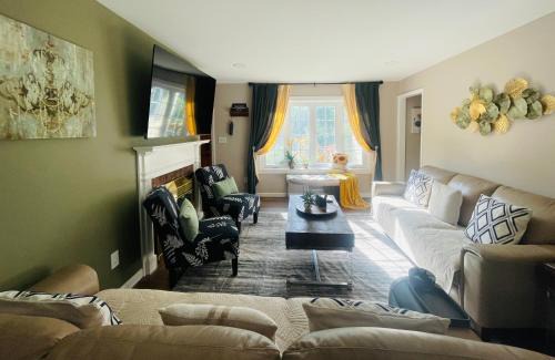Princeton Resort | Private Estate, Walk to Princeton Downtown, 3-Bedrooms 2-Bath with Free Parking