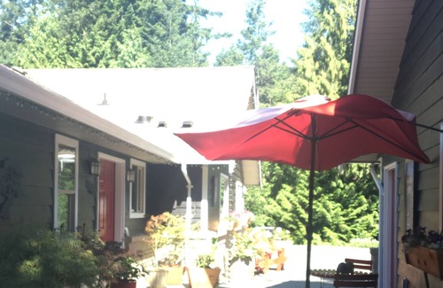 Regional District of Nanaimo House | Private Family And Pet Friendly Home By Recreational Mountain Trails