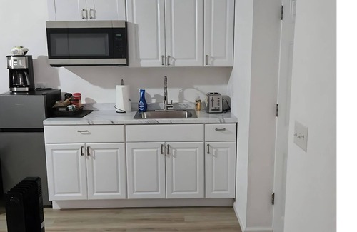 Plainfield Apartment | Private Family Friendly 1 Bedroom Apt with Kitchen, WiFi & Laundry in Plainfield
