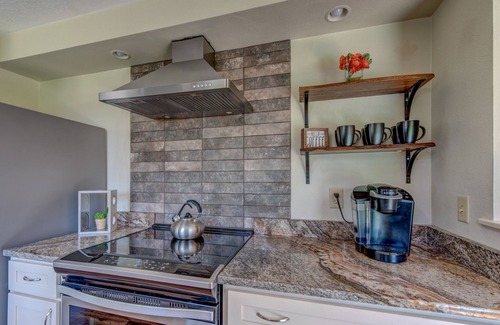 Harlow House | Private Fenced Backyard🌻 Near U of O 4 Miles—>Autzen🏈 Ping pong🏓 & Fun Toys