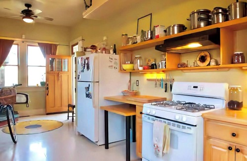 Golden Gate Cottage | Private Garden Cottage