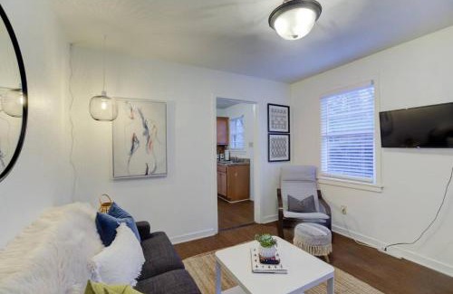 Midtown Apartment | Private Gated Cottage Walk to Overton Square