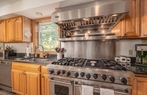 Liberty House | Private Getaway with Heated Indoor Pool!