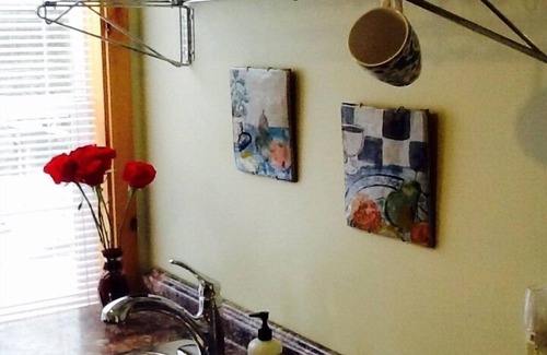 New Paltz Apartment | Private Getaway with Amazing Mountain Views! Great for couples, writers, friends