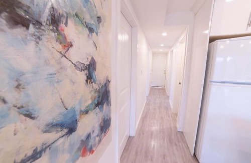 Renfrew-Collingwood House | PRIVATE - Guest Suite in Renfrew Heights near skytrain, bus, groceries, parks