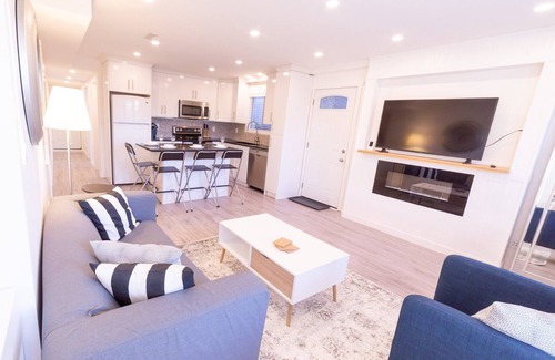 Renfrew-Collingwood House | PRIVATE - Guest Suite in Renfrew Heights near skytrain, bus, groceries, parks