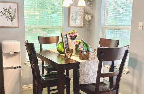 Gonzales Cottage | Private guesthouse with private swimming pool, spa and custom pool