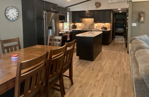 Lake Shore House | Private Gull lake home - Amazing lake views