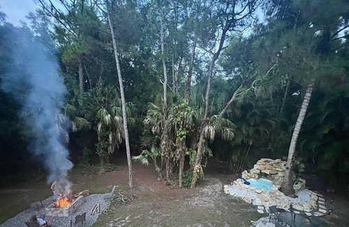 Jupiter Farms House | 🔥 Private Hidden Gem w/ Hot Tub & Waterfall 10 miles from the Beach 🏖️