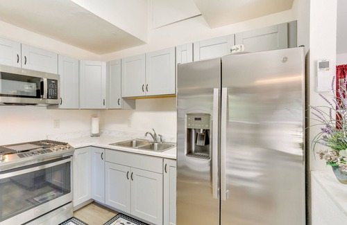 Shingletown House | Private Horse Stall: Unplug at Shingletown Home!