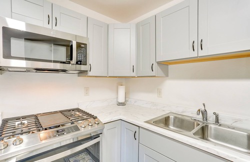 Shingletown House | Private Horse Stall: Unplug at Shingletown Home!