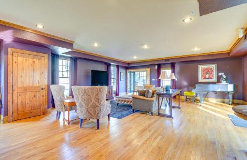 Kingsport House | Private Hot Tub Bays View Lodge in Kingsport!