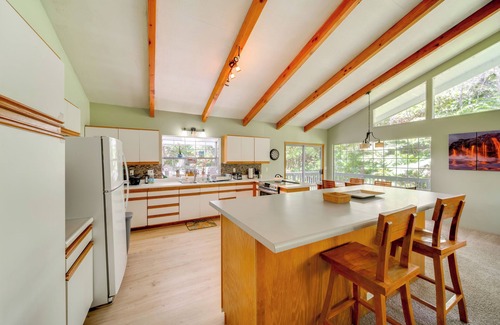 Volcano House | Private Hot Tub & Deck: Tranquil Volcano Hideaway!