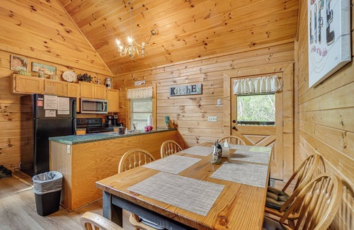 Sevierville Cabin | Private Hot Tub: Lake Resort Cabin in Sevierville!
