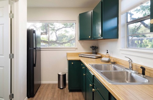 Canyon Lake Cottage | Private Hot tub - Romantic 4-Acre Escape