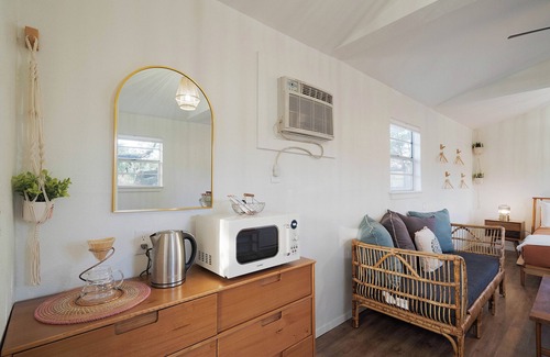 Canyon Lake Cottage | Private Hot tub - Romantic 4-Acre Escape