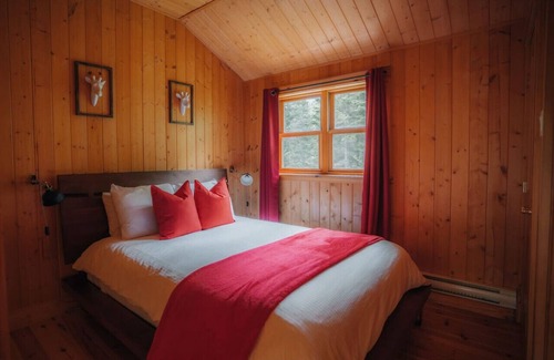 Fiddler Lake Resort House | Private Hot Tub | Sauna | Vatten