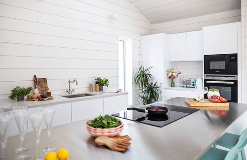 Gwithian House | Private Hot Tub & Sauna, Walk to Beach, Ample Parking