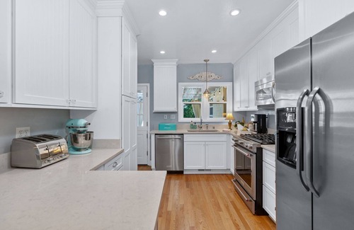 Napa House | Private Hot Tub/Short Walk to Downtown