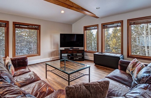 Breckenridge Heights House | Private House Hottub 1.5 miles from DownTown Breck Gondola