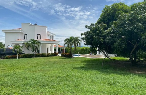 Ricaurte House | Private house in Tierra Caliente, near Bogotá, condominium near Girardot.