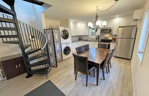 Overlook House | Private house with 3 suites. Modern, Clean & Comfortable!