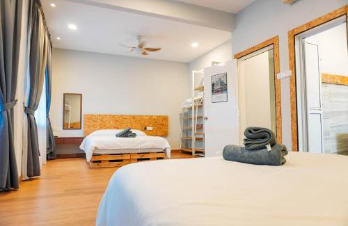 Taman Intan Villa | Private Jacuzzi Pool homestay with 10-14 paxx