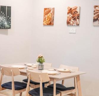 Taman Intan Villa | Private Jacuzzi Pool homestay with 10-14 paxx