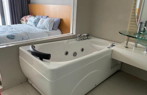 Taman Kobena Apartment | Private Jacuzzi Staycation at KL City 721