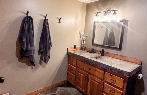 Georgian Bluffs Cabin | Private Lakefront Cabin. Fishing & ATVTrail access. Fall colour, Bruce Peninsula